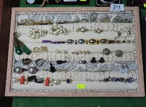 Lot 211